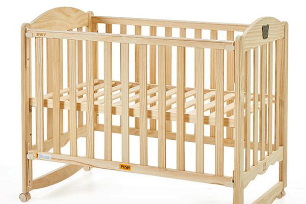 婴儿床无漆的好还是水漆的好,松木无漆婴儿床对婴儿有害吗