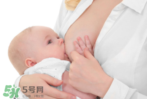 母乳宝宝大便是怎样的,母乳喂养儿大便表现怎样?