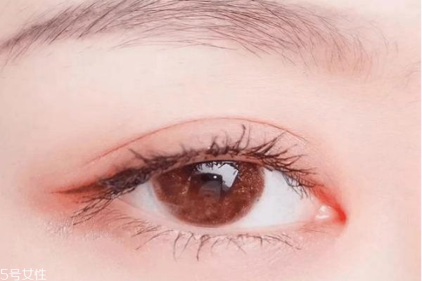 防晒喷雾补涂步骤(涂防晒喷雾的正确步骤)