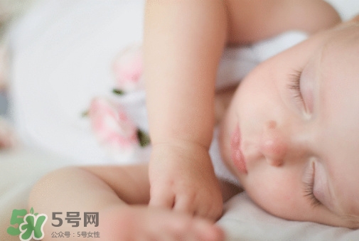 宝宝睡觉睡不安稳是什么原因,宝宝睡觉不踏实是什么原因