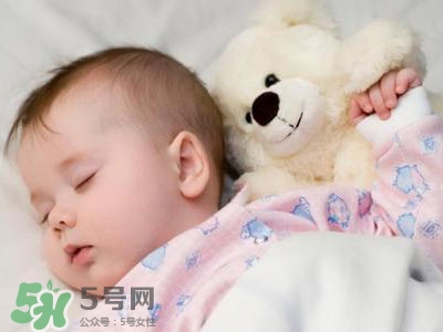 婴儿盖什么被子好,小宝宝盖什么被子比较好 婴儿盖什么被子好,小宝宝盖什么被子比较好