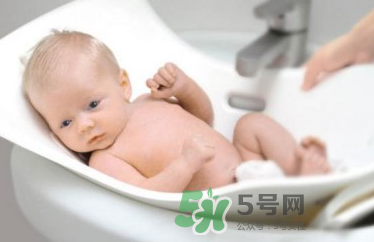 新生儿湿疹可以洗澡吗,湿疹可以洗澡吗婴儿湿疹可以洗澡吗