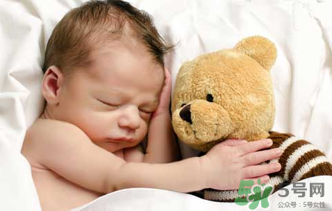 新生儿吃母乳一次吃多久时间,新生儿母乳不够吃