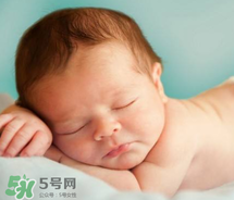 帮助宝宝睡眠的方法,调整宝宝睡眠规律绝招