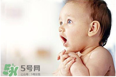 新生儿打嗝要怎么做,新生儿怎么给打嗝