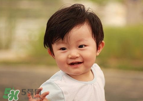 宝宝乳痂怎么处理,宝宝乳痂多久才能好