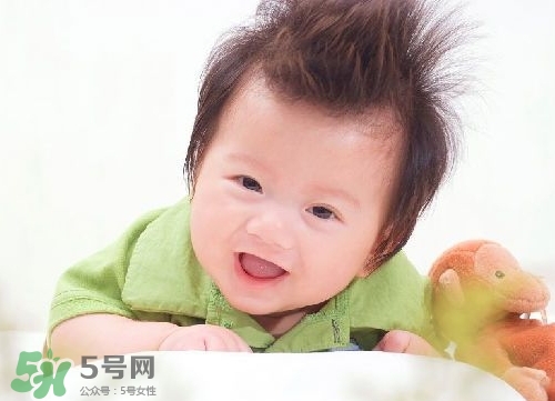 新生儿头发黄怎么办,新生儿头发黄怎么回事 新生儿头发黄怎么办,新生儿头发黄怎么回事