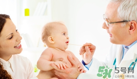 新生儿肠绞痛的症状和缓解办法,新生儿肠绞痛的症状表现 新生儿肠绞痛的症状和缓解办法,新生儿肠绞痛的症状表现