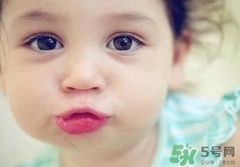 新生儿的视线范围是多少,新生儿的视野范围