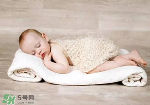 婴儿冬天长时间吹空调好吗,婴儿冬天吹空调多少度适宜