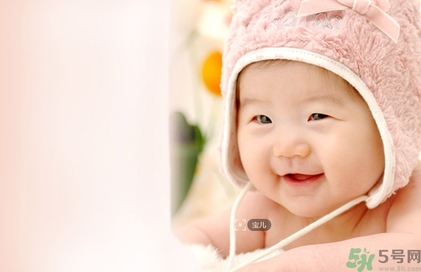 新生儿什么时候可以剪头发?,月子里小孩掉头发是什么原因