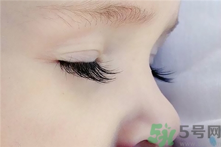 什么有助于睫毛生长,睫毛会生长吗