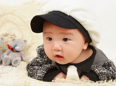 新生儿眼里有眼屎黄脓一样怎么办,新生儿老是有黄眼屎是怎么回事