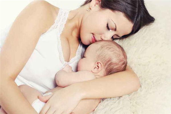 婴儿头部护理,新生儿头皮屑怎么处理 婴儿头部护理,新生儿头皮屑怎么处理