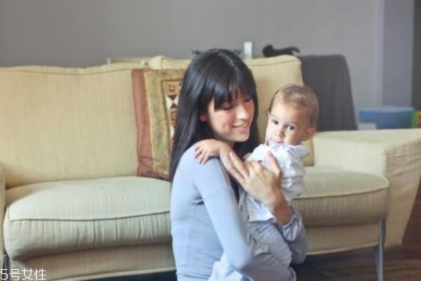 抱新生儿的注意事项,抱新生儿的注意事项不包括 抱新生儿的注意事项,抱新生儿的注意事项不包括