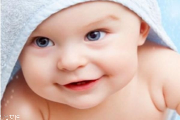 新生儿打嗝怎么办 怎么止嗝,刚出生的小宝宝打嗝怎么办