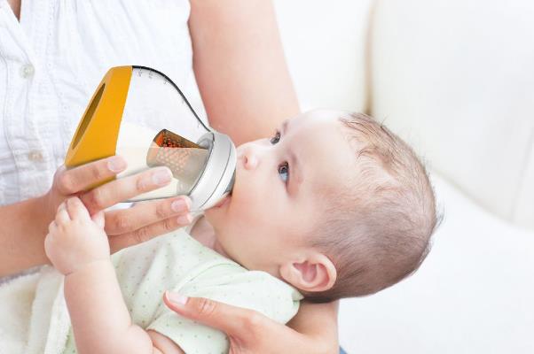 婴儿溢奶频繁是消化不良吗,新生儿老是吐奶溢奶是不是消化不良