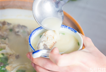 宝宝多大可以喝汤水,宝妈下奶喝什么汤