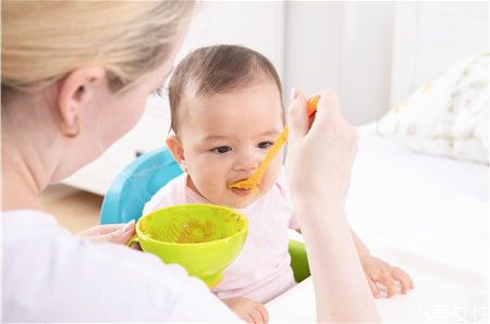 十个月多月的宝宝的饮食应该注意什么,十个月宝宝的特点