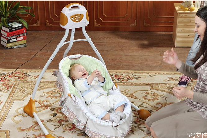 婴儿可以用摇篮吗,婴儿能不能放在摇篮摇 婴儿可以用摇篮吗,婴儿能不能放在摇篮摇