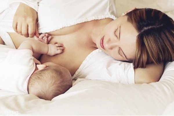 宝宝吃饱的重要信号,宝宝吃饱的9个重要信号