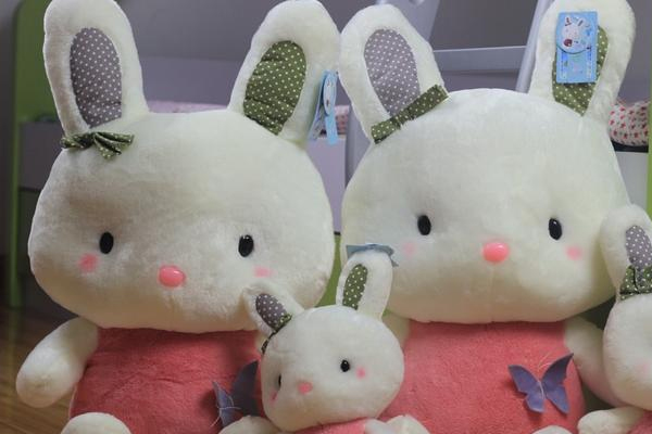 婴儿揪耳朵怎么回事,婴儿 揪耳朵