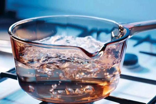 婴儿吃食物温度多少合适,食物的温度多少度才能吃