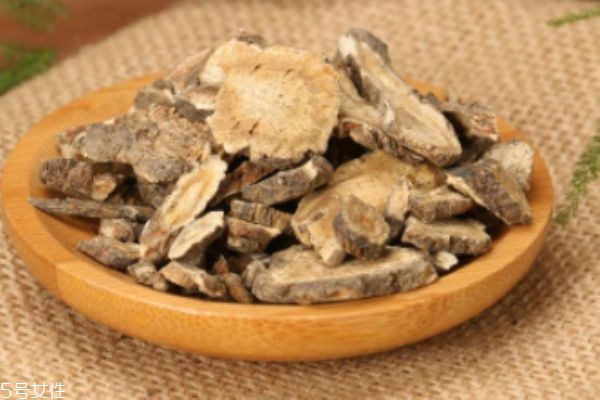 前胡生长在什么环境里呢(胡须生长方向)