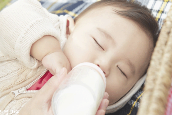 孩子不爱吃奶粉什么原因,婴儿不喝奶粉什么原因