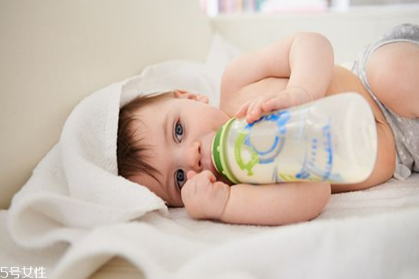 宝宝为什么要戒奶瓶,宝宝不戒奶瓶的危害