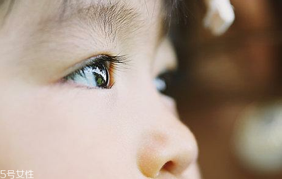 吃什么对孩子的视力好,孩子吃什么对眼睛视力好