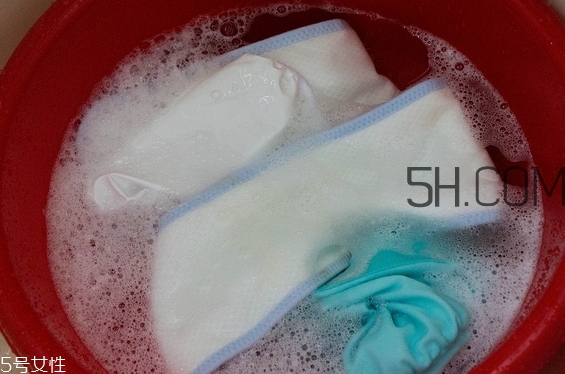 纸尿裤的正确使用方法,怎样使用纸尿裤才是正确的? 纸尿裤的正确使用方法,怎样使用纸尿裤才是正确的?