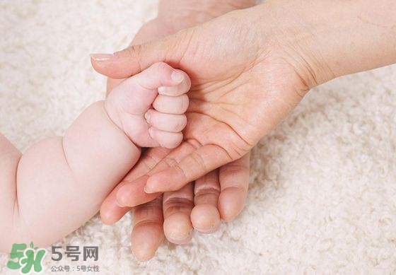 婴儿未满月可以剪指甲吗,未满月的宝宝指甲可以剪吗