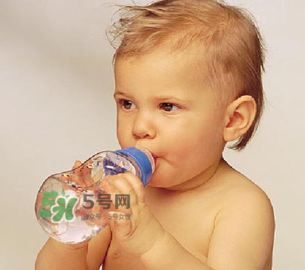 多大宝宝能喝蜂蜜水,宝宝喝蜂蜜水能通便吗 多大宝宝能喝蜂蜜水,宝宝喝蜂蜜水能通便吗