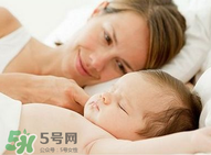 宝宝睡觉大哭是什么原因,宝宝睡觉时大哭