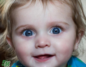 宝宝总喜欢揉眼睛,宝宝总是揉眼睛