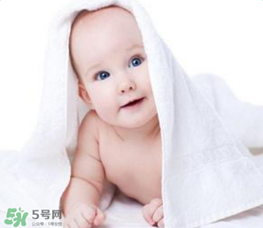 婴幼儿发热时如何处理,什么是处理婴儿发热的正确方法 婴幼儿发热时如何处理,什么是处理婴儿发热的正确方法