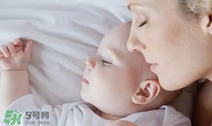 跟孩子分房睡的妙招,有了孩子分房睡正确吗 跟孩子分房睡的妙招,有了孩子分房睡正确吗