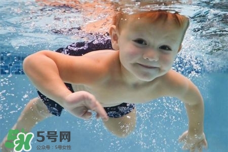婴儿游泳的注意事项及禁忌症,婴儿游泳的注意事项