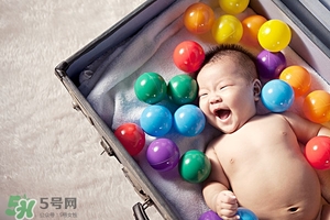 宝宝肚脐凸出来怎么办,新生婴儿肚脐鼓起来,怎么办