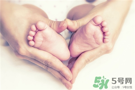 宝宝冬天剃光头好吗,冬天宝宝头发剃光好吗