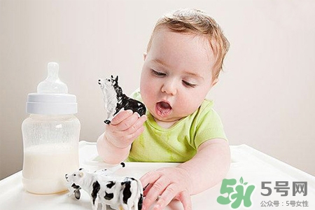 宝宝辅食添加时间表图,12个月宝宝辅食食谱一天安排表