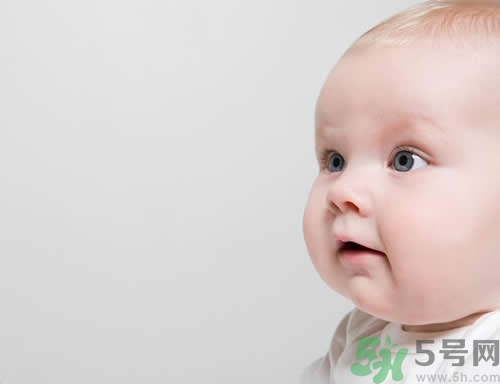 宝宝眼屎多又黄怎么办,新生儿一个眼睛老流黄眼屎怎么办