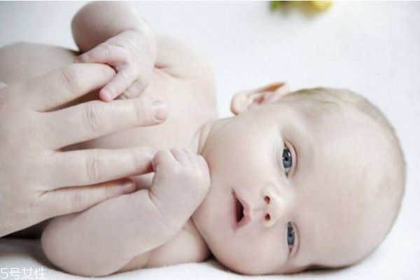 冬天宝宝护肤小知识,冬季怎么给宝宝护肤