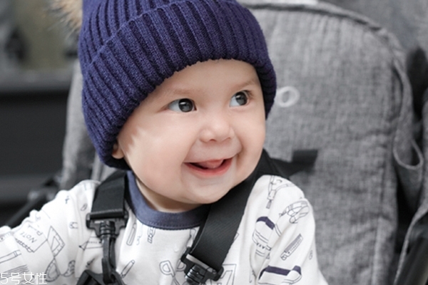 关于乳牙保健不正确的是,婴儿乳牙护理