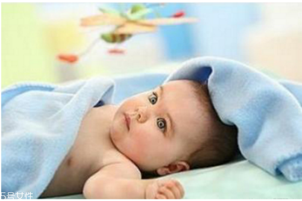 20多天婴儿哭闹不睡觉的原因,婴儿哭闹不睡觉