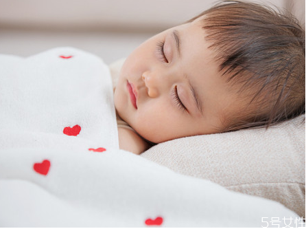 宝宝吹空调发烧了咋办,宝宝低烧可以吹空调吗