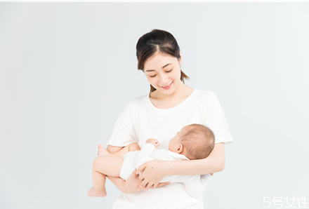 经常给婴幼儿挖鼻屎的危害,不帮宝宝挖鼻屎会有什么影响吗