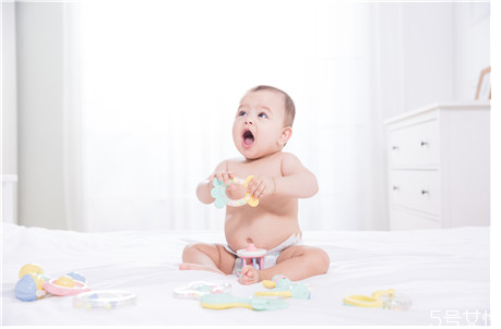 儿童鞋子偏大的危害,宝宝穿大鞋的危害