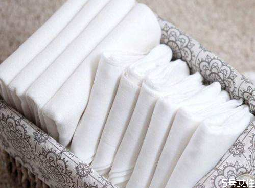 尿布和尿不湿的利和弊,纱布尿布好还是棉布好